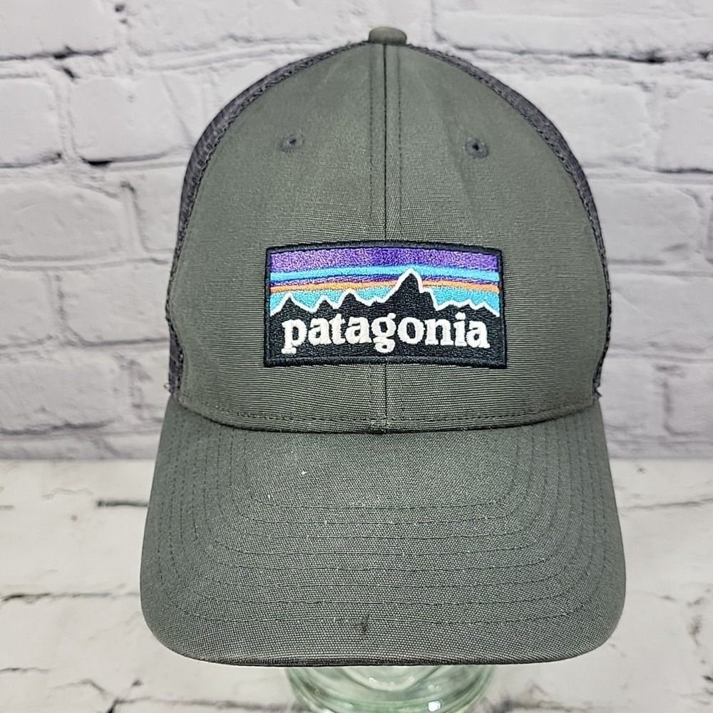 Patagonia Logo Snap Back Trucker Hat Cap Mens Gray Embroidered Mountains Patch
